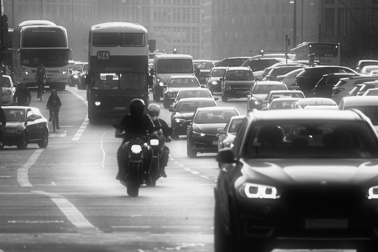 最新摩托车禁令，挑战与机遇并存的道路安全议题